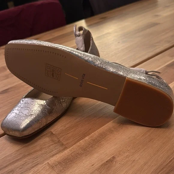 Elegant  silver Women's Flats - Picture 3 of 5